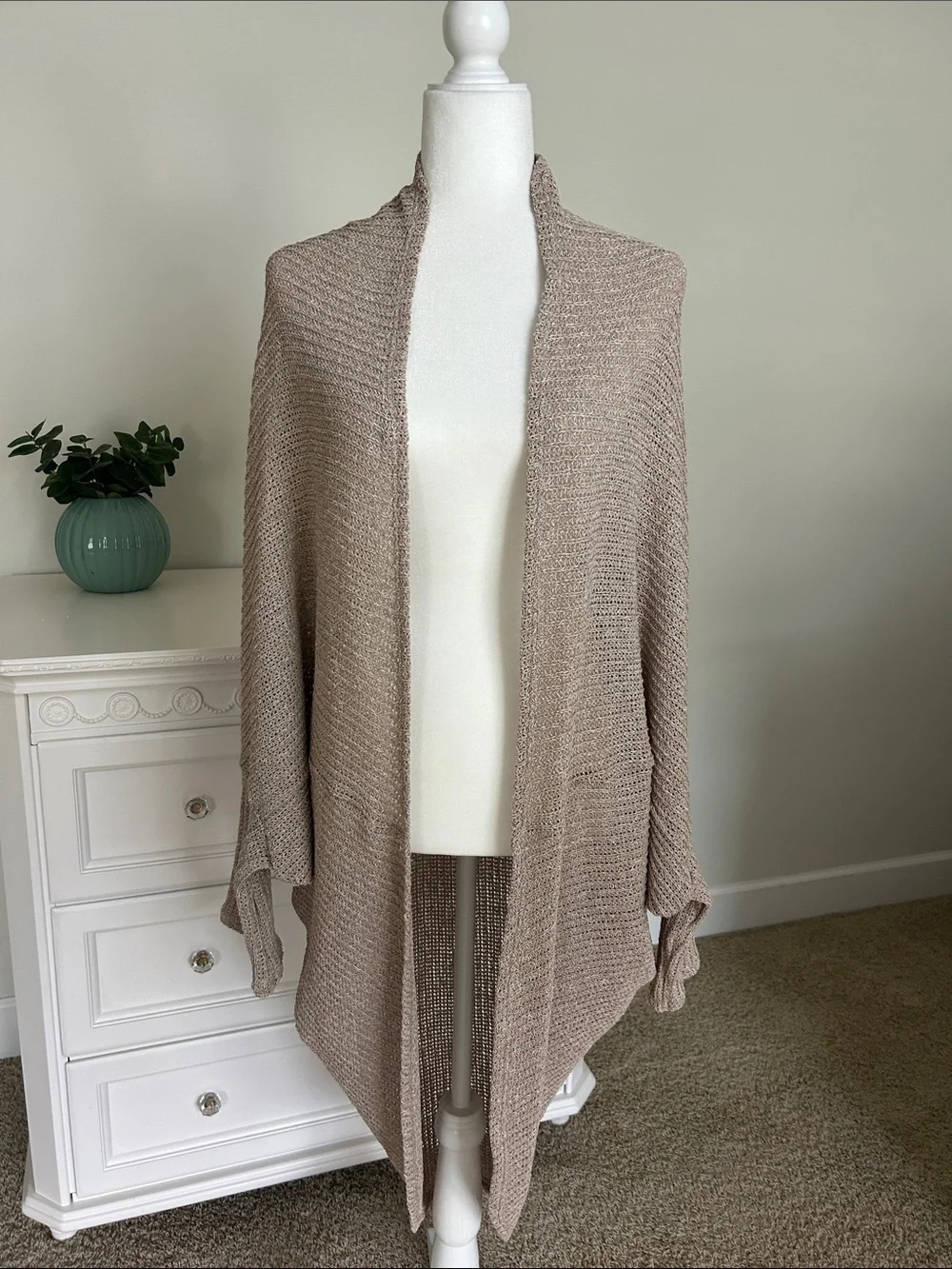 NWT Gilli Beige Open-Front Batwing Sleeve Draped Knit Cardigan - Women